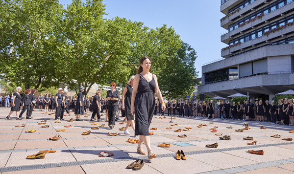 Bild der Performance gegen Gewalt an Frauen. Foto: Tilo Kelle